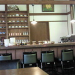 エッセンス -  カウンター席の方を。