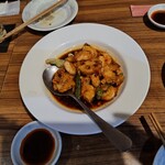 中華ダイニングバル ぱんだ - 醤油ベースのエビチリ