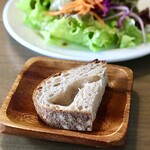 パスタとワインの小さな食堂 ビアンカ - パン