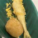 蕎麦割烹  倉田 - 天ぷら：北海道産子持ちワカサギ、蓮根餅、カラスミ掛け