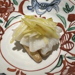 眞善美 - 長崎ケンサキイカと黄ニラ、マコモダケの塩炒め