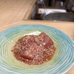 天ぷら はせ川 - マグロ黄身醤油