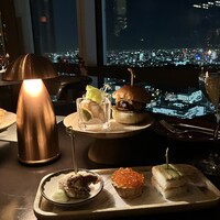 ザ タヴァン グリル＆ラウンジ - 