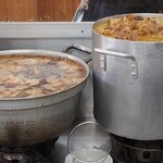 大衆酒場ニューベルク - 左:肉豆腐　右:煮込み(カレー味)