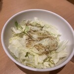 焼鳥ぎんじ - おかわり無料のキャベツ