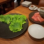 焼肉うしごろ - 冬季限定の北海道産特選リブロースと、サンチュならびに大葉のその5です。