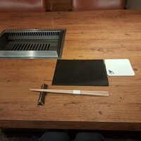 焼肉うしごろ 西麻布本店 - テーブル席です。