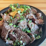 アロハオレンジ - 噛みごたえありのジューシーなお肉、ブッチャーステーキ丼