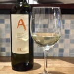 トラットリア アルモメント - 【今夜のお供②】Albana Romagna。イタリア中央部エミリア＝ロマーニャ州が産地で、年間降水量は７００ｍｍと少雨です。古代ローマ時代から栽培されているアルバーナ種は糖度が高い上品な香り。