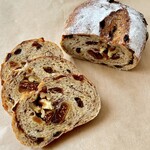 カジハラ - 料理写真:ぶどう・いちじく・くるみ　　637円