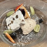 Trattoria Compare - 【ドルチェ】テイラミス、カッサータのセミフレット、ダークチェリーのケーキ　フルーツ添え。