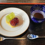 阿寓 - 【デザート】２色の葡萄セリー寄せ・黒胡麻プリン。