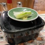 やきとりの名門 秋吉 - やきとり丼（お漬物付き）