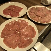 焼肉うしごろ 新宿三丁目店 - 