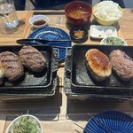 真鹿 - A挽肉玉ハンバーグ3玉と2玉　１つチーズのせ