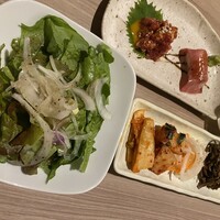 近江うし 焼肉 にくTATSU 青山本店 - サラダのドレッシングが最高でした