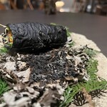 Auberge eaufeu - オーフ巻きを焼いたよもぎで香り付け