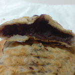 茜丸本舗豆問屋 - 豆問屋のたいやき（つぶあん）の断面 