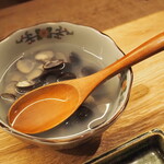 小皿のまぐろとさば。 - 浅利の味噌汁