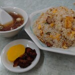 幸来軒 - チャーハン 800円 全景