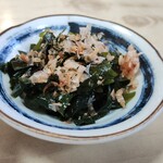 喜久屋 - 付け合わせのワカメ