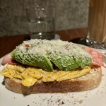 anonymous art cafe & bar - アボカドのタルティーヌ