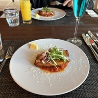 インコントロ オステリア&グリル - シチリア島名物カジキマグロの香草パン粉焼き