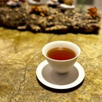 entre nous - この紅茶、とても優しい風味で余韻も長い。美味しい。