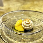 entre nous - コーヒー風味のベイクド・アラスカとオレンジ。
      ここでも、温冷の変化が楽しめます。
      食材の組み合わせが、本当に何から何まで好みなんですよねぇ。