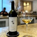 entre nous - バックヴィンテージの、リッチなタイプのヴィオニエを、少し高めの温度で。
      スープとの温度差にも気が配られています。