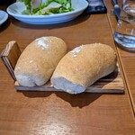 Ponte - 全粒粉の自家製パン。うちの料理にはこのパンという意図があるというか、なんかストレスがないんですよこの方のお料理には