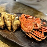 entre nous - 左が、なかなか馴染みのないセルフィーユルートという野菜。
      素朴な味わいと、根菜らしいちょっとした野趣が好みです。