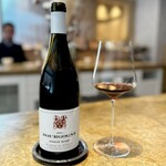 entre nous - アルトルヌーは、カニとブルゴーニュのペアリングがお得意ですね。本当に、意外なほどに違和感がないんですよね。
      バロン・ダヴランは、コント・リジェ・ベレールが名前を前に出さずに経営するネゴシアンだそう。