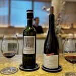 entre nous - 鴨の身だけなら、ダビド・デュバンのモレ・サン・ドニのクロ・ソルベ1er 2010。
      ソースも一緒に味わうなら、レ・パゴド・ド・コス 2017。
      ダブルペアリングで、幸せ〜♪
      ソムリエさんも素敵です。