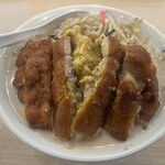 極濃タンメン イチラク - 排骨味噌タンメンを発注（排骨乗せ辣椒味噌タンメン）