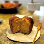 entre nous - そして、このブリオッシュが、ふわふわで香り高くて最高なんです。これも毎日食べたい！(^^)