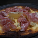 バル・パサポルテ - 生ハムとジャガイモのピッツァ