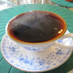 壱弐参 CAFE - 満杯に注いでくれるコーヒーはタンザニア