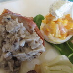 壱弐参 CAFE - 焼玉ねぎとキノコソース、茹で卵と海老