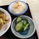 あさの食堂 - 小鉢と漬物も