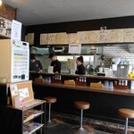 我流麺舞 飛燕 - 清潔感のある居心地の良い店内✨