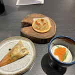 レストラン　ノリ　エ　ノジ - 自家製アンチョビ〝エアピサラ〟
      自家製イクラとジャガイモのエスプーマ
      佐賀の仔猪と茄子のサモサ