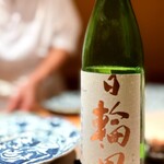 くるますし - おまかせ＃３ 花のような香り。 柔らかい甘さと瑞々しい酸味が軽さが共存し、シルクのようになめらかで 心地よい旨みの酒。