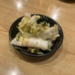 彩家 - お通しの白菜漬け。