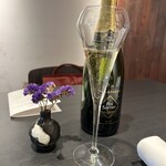 レストラン　ノリ　エ　ノジ - シャンパーニュ
      ポルセイナー/ブリュット
      （ピノ・ムニエ 80%、ピノノワール20%）