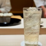 くるますし - 竹鶴ハイボール。 脂っこい２つマグロのせいか、日本酒が重くなってきたので。 さっぱりしますなぁ、これ。 口直しして、鮨も終盤へ。