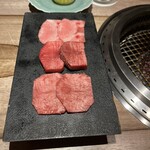 Mitsu8 - 牛タン3種　厚切りタン　薄切りタン　タンカルビ