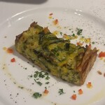 ル・パリジャン - 前菜　ネギとシューブルチーズのタルト