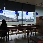 SeasideCafe BEACON - 店内雰囲気　(逆光で・・・・)