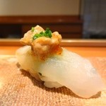 鮨 おさむ -  カワハギの肝のせ・・